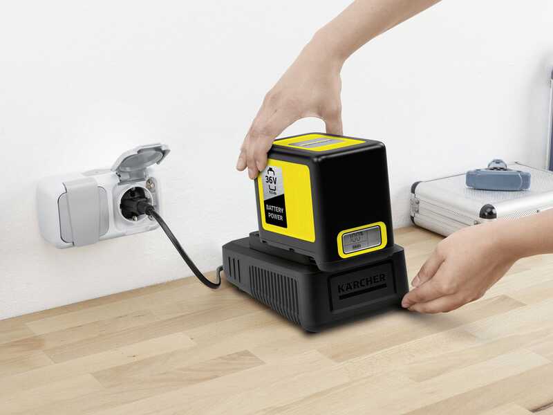 Karcher KM 70/30 C Bp 2SB - Barredora de bater&iacute;a con recogedor - 36V 5Ah