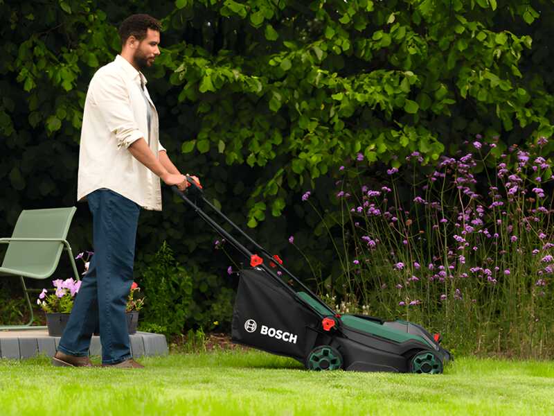 Bosch Rotak18V2-38 - Cortac&eacute;sped de bater&iacute;a - 2X18V/4Ah - Corte de 38 cm