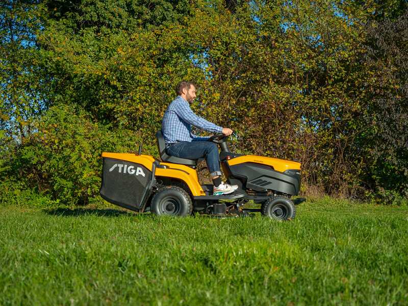 Stiga Estate 384e - Kit Tractor cortac&eacute;sped con 1 m&oacute;dulo bater&iacute;a ePower Pro 56 V/40 Ah - Recogedor y mulching
