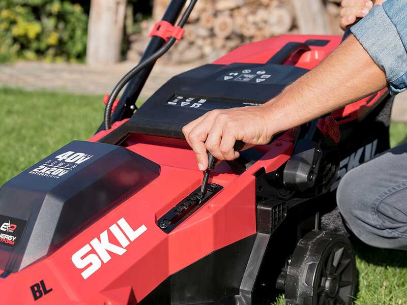 SKIL 0135 BA - Cortac&eacute;sped de bater&iacute;a 2x20V/4Ah + bater&iacute;a 20V 4Ah gratis - Corte de 38 cm
