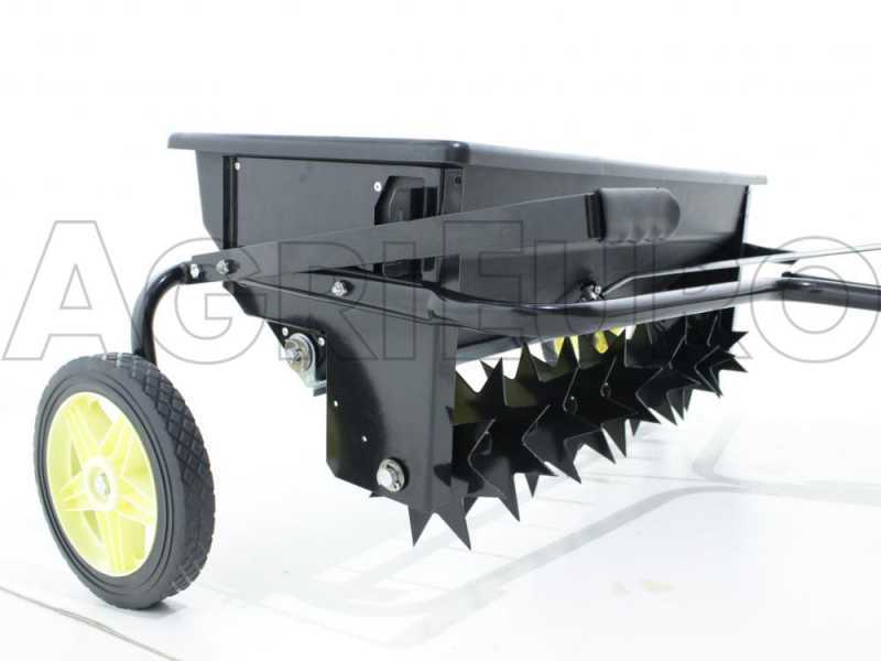 Aireador escarificador, abonadora, sembradora remolcable para tractores cortac&eacute;sped