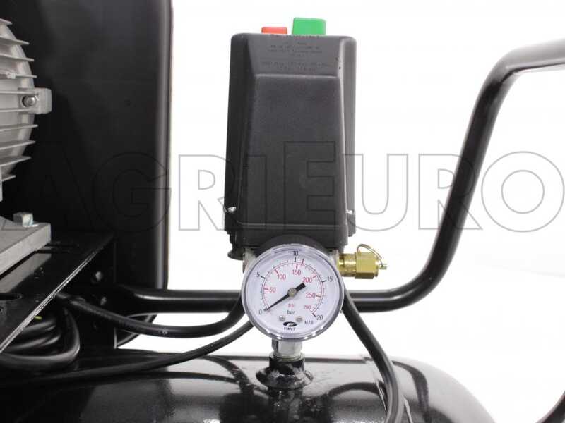 Nuair NB/5,5CT/270 - Compresor de aire el&eacute;ctrico trif&aacute;sico de correa - motor 5.5 HP - 270 l