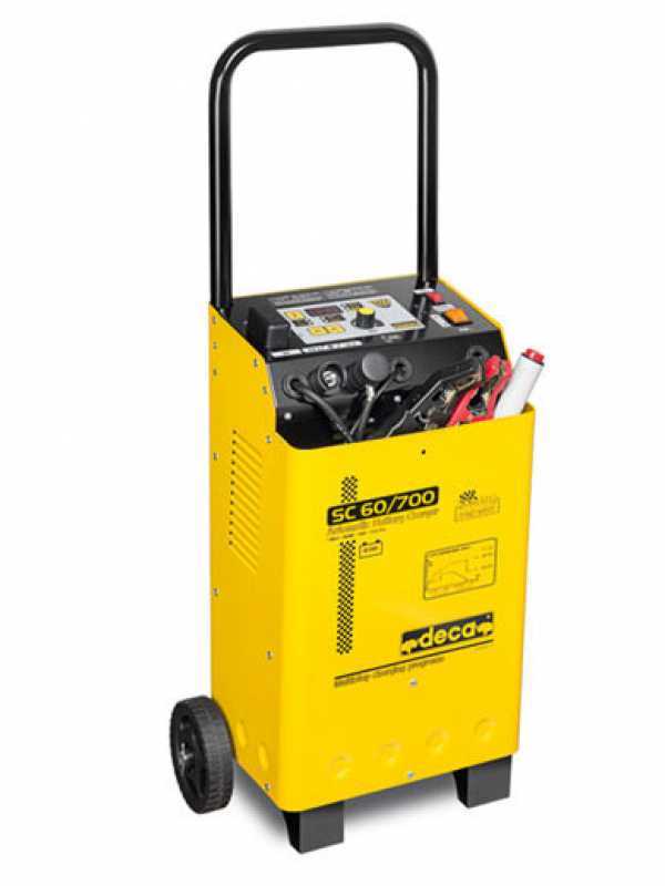 Cargador de bater&iacute;as arrancador 12-24V Deca SC 60/700 con microprocesador, monof&aacute;sico, con ruedas
